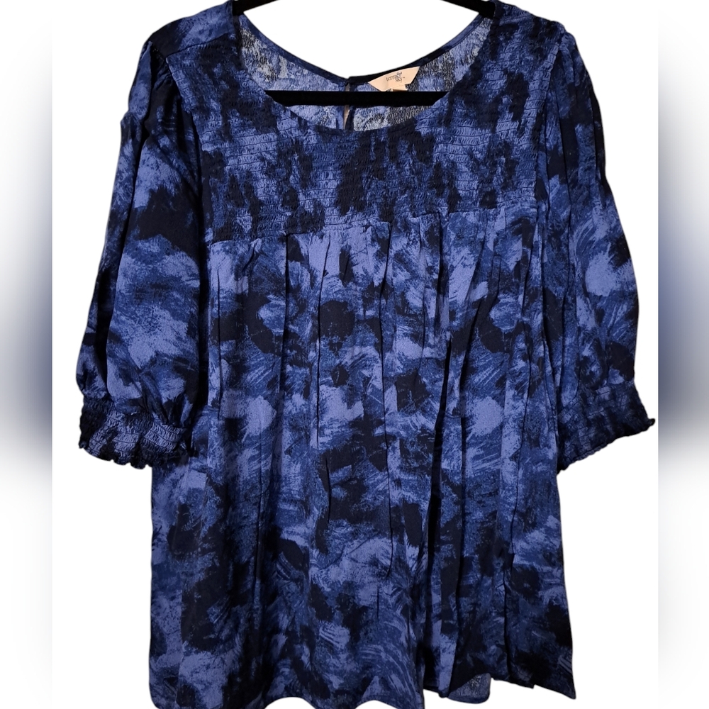 TERRA & SKY PLUS SIZE BLUE/BLACK SMOCKED TOP WITH KEYHOLE BACK 4X LIKE N…
